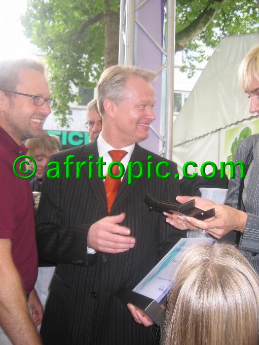 ../Images/Krefeld-Strssenmodenschau-2005 137.jpg